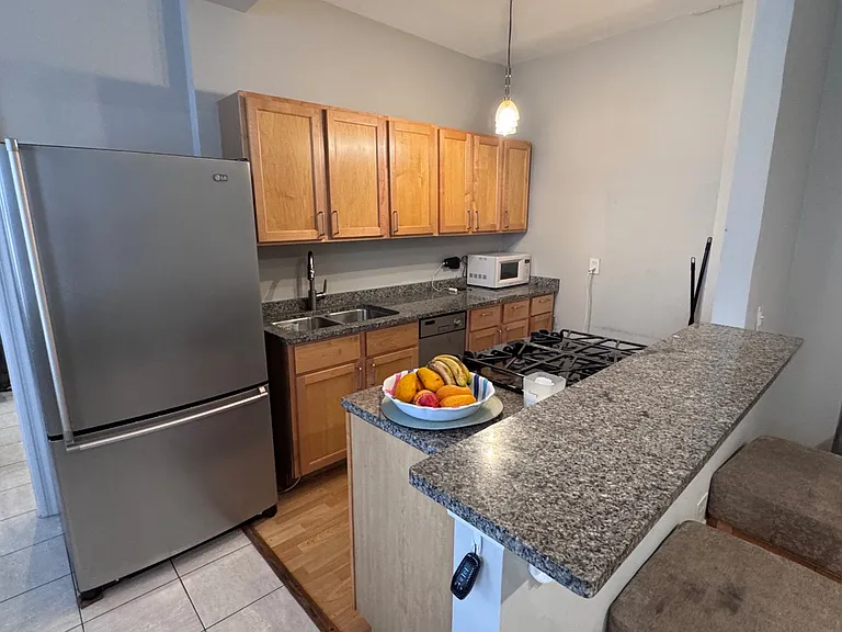 1205 W Sherwin Ave #507 — Photo 6
