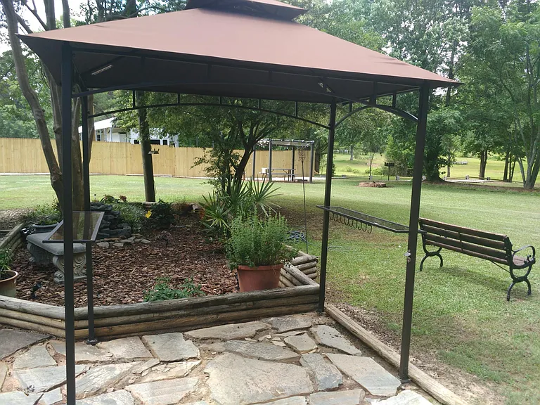 Grill Gazeebo included