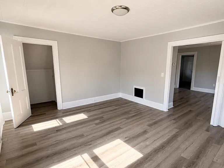 210 Center St — Photo 4