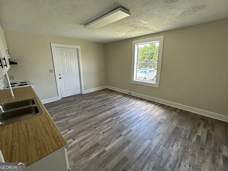 2455 Pegasus Pkwy #A — Photo 6