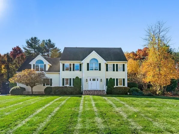 227 Mohawk Rd, Raynham, MA 02767