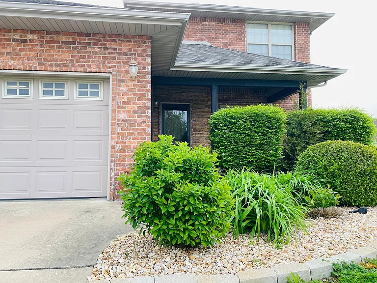 1344 N Vintage Ave — Photo 3