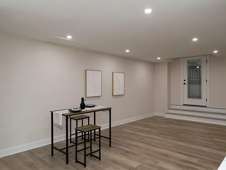 208 Fairfax Way — Photo 18
