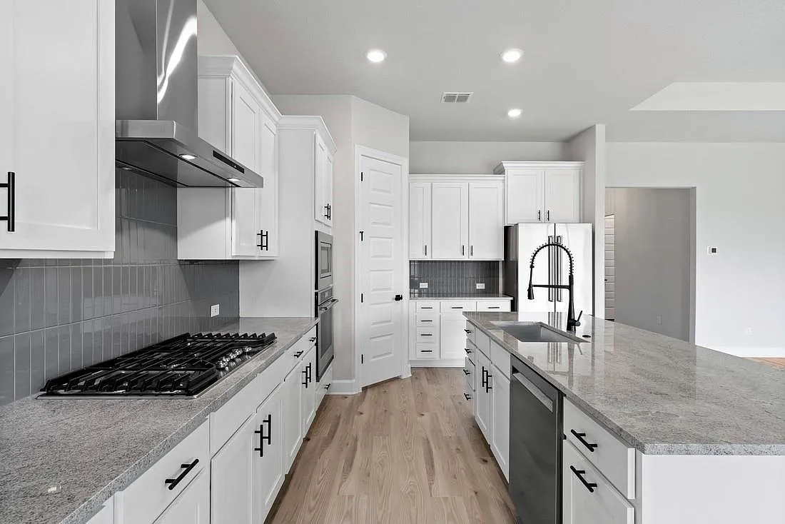 4 bed, 2.0 bath, 1896 sqft, $3,565 — Photo 3