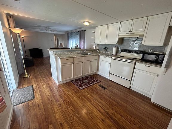 5th image of 634 Moffatt Pl