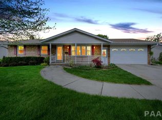 610 Wilshire Dr, Washington, IL