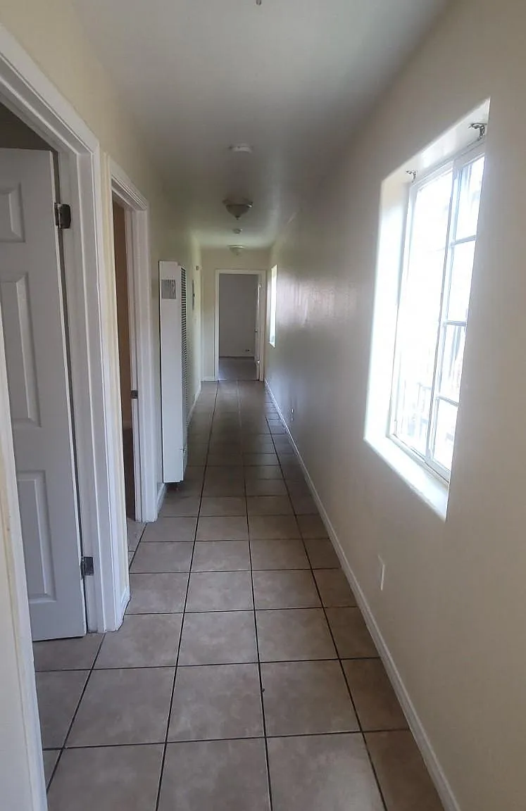 3 bed, 2280 sqft, $2,850 — Photo 4