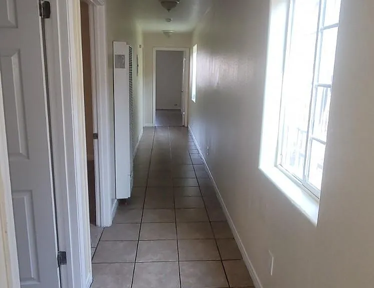 10406 Wilmington Ave — Photo 4
