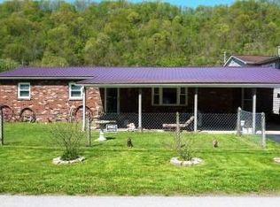 305 Phico St, Chapmanville, WV 25508