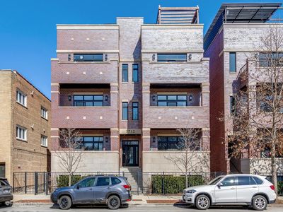 2712 W Montrose Ave #3W, Chicago, IL, 60618