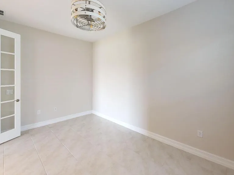 127 Ibiza Loop — Photo 19