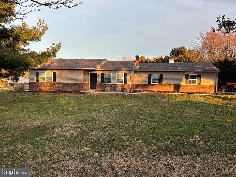 1st image of 501 Goldfinch Dr
