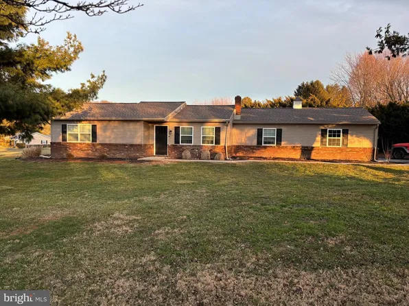 501 Goldfinch Dr, Columbia, PA 17512