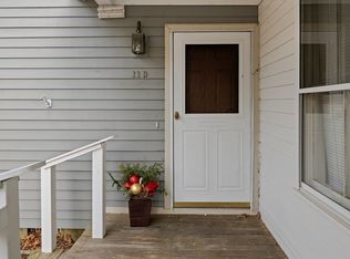 32 Indian Camp Ln #D, Lincoln, MA 01773