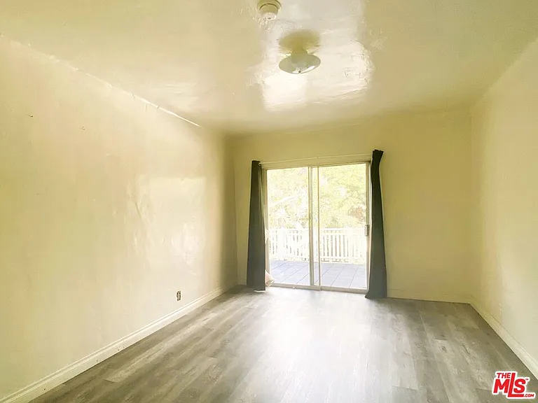 10623 Kinnard Ave — Photo 7