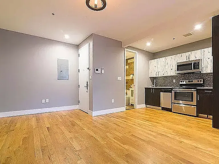 467 Monroe St #2B — Photo 1