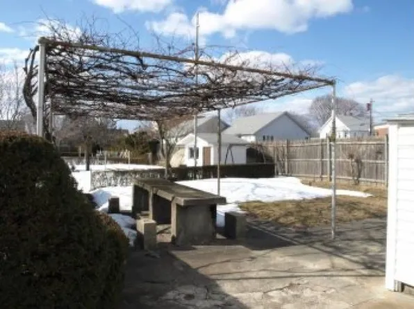 1809 Cranston St, Cranston, RI 02920