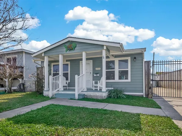 5721 Sylvia Dr, Galveston, TX 77551
