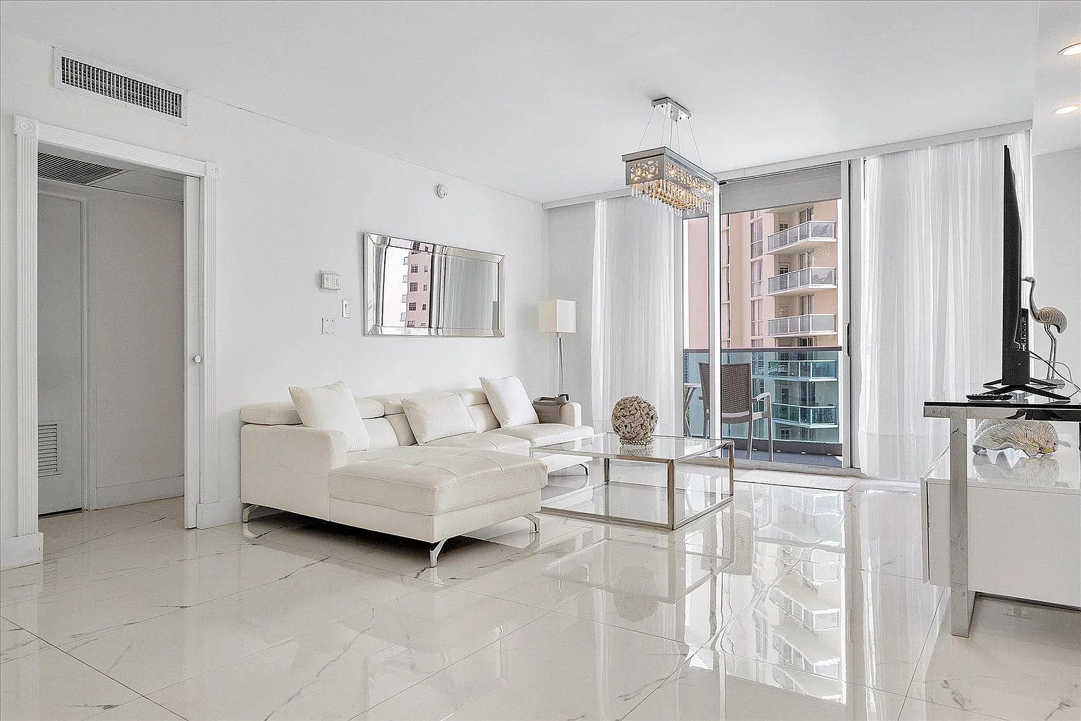 2 bed, 2.0 bath, 1097 sqft, $4,319 — Photo 1