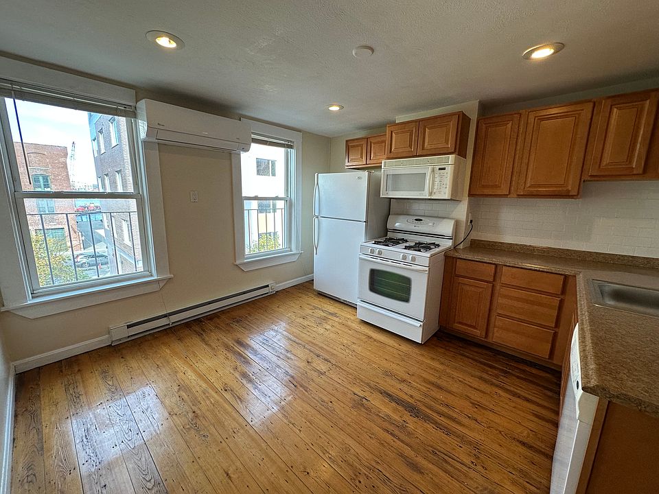 1st image of 72 Liverpool St #3CP