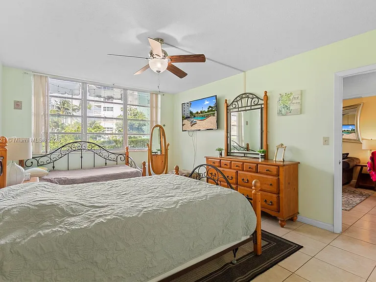 3181 S Ocean Dr — Photo 8