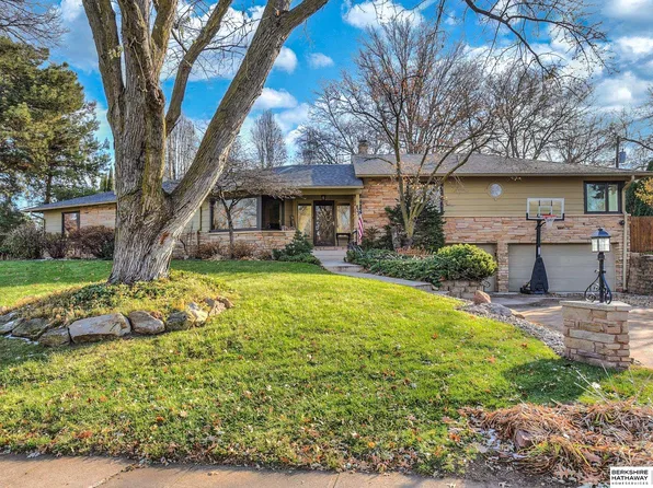 833 Palamino Rd, Omaha, NE 68154