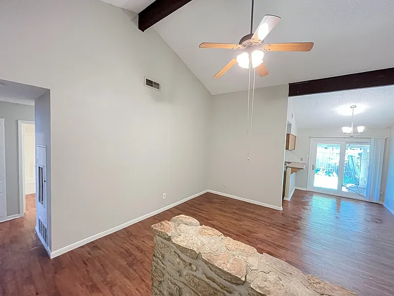 1205 Glenda Dr — Photo 3