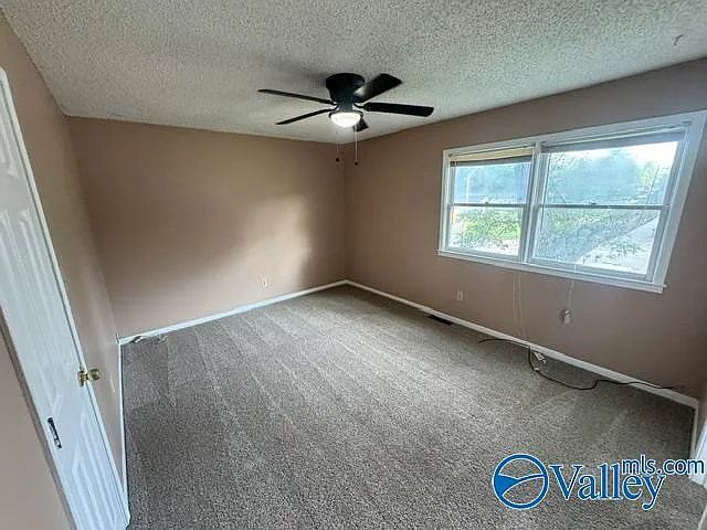 389 Oakland Rd — Photo 15
