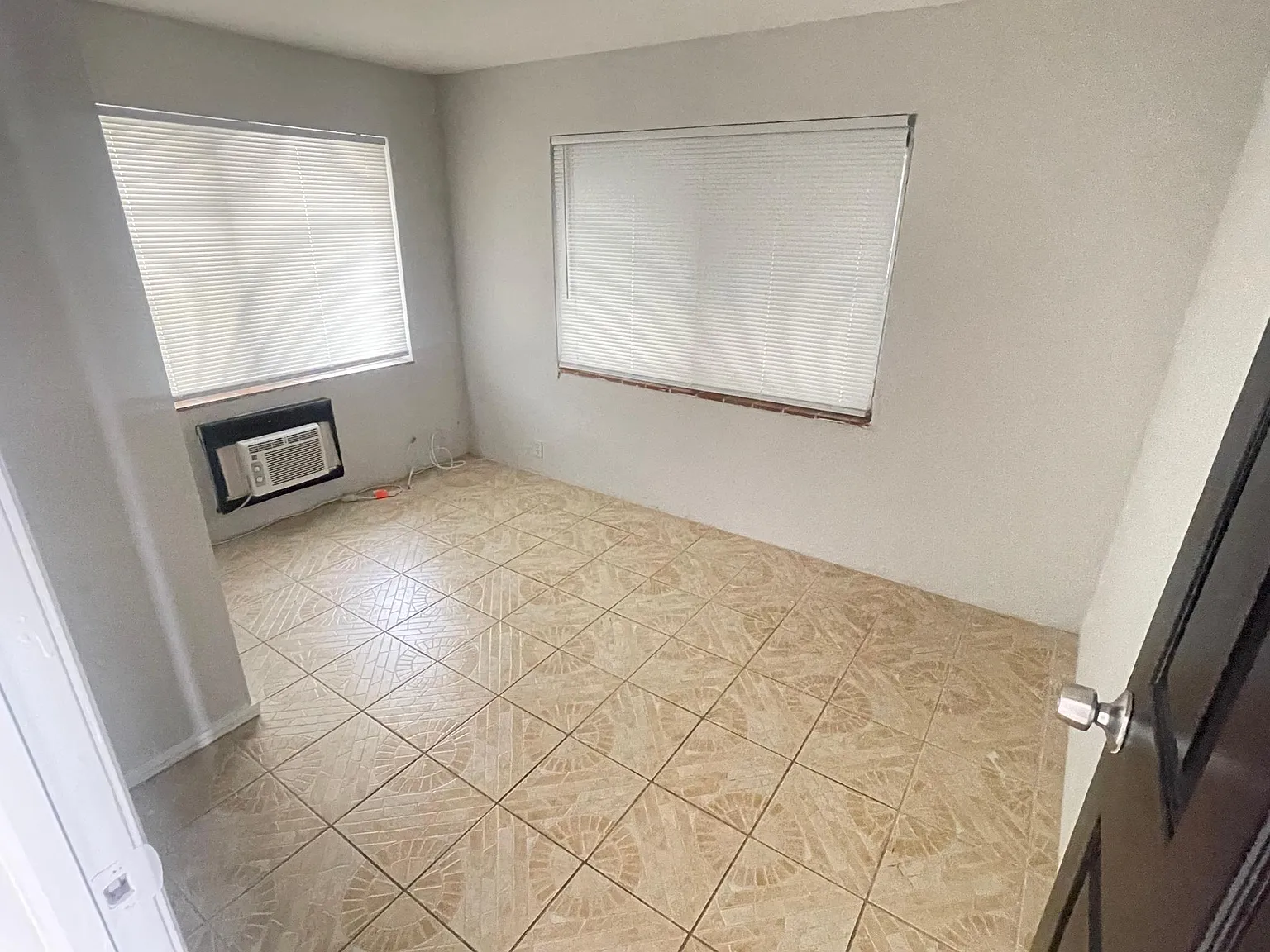 3 bed, 1296 sqft, $3,200 — Photo 4