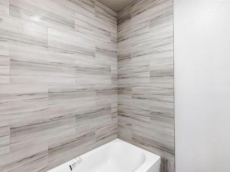 10445 Wicklowe St #1 — Photo 41