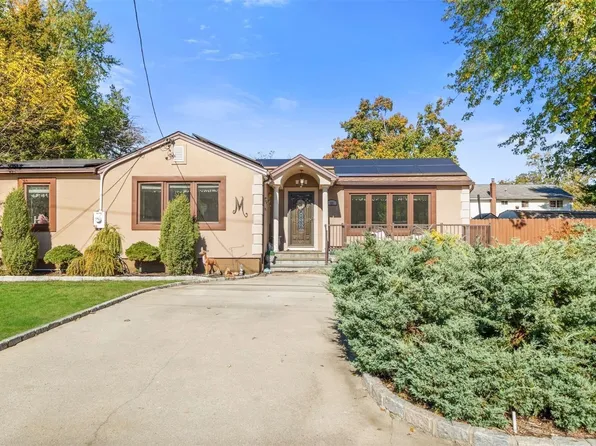 49 Chestnut Rd, Amityville, NY 11701