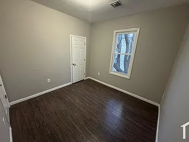 302 Halstead St #6 — photo 3 of 4