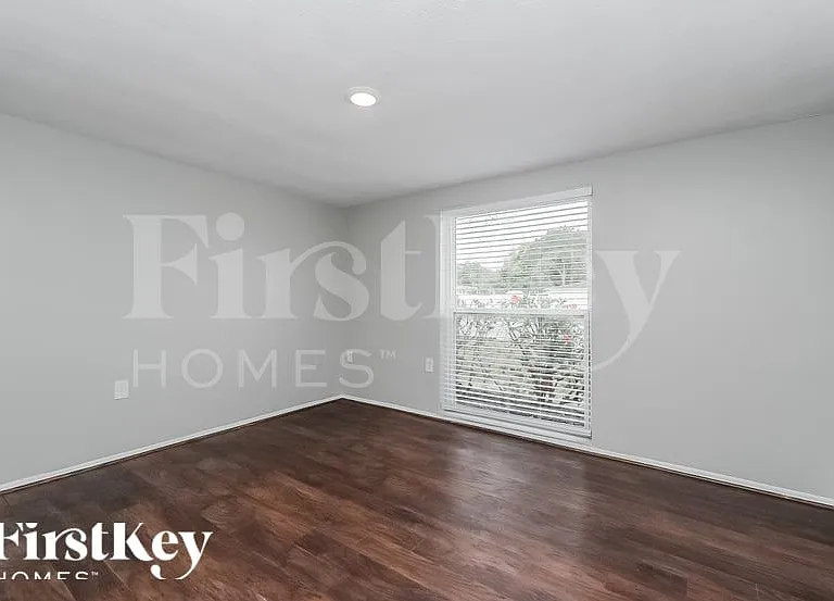 7825 Embassy Blvd — Photo 11