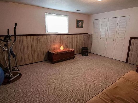 Downstairs Rec Room. Great for a Playroom/TV Room/Craft Room