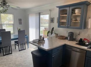 202 Ashwood Dr, Sycamore, IL 60178