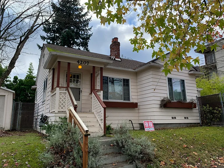 4207 SW Walker St — Photo 1