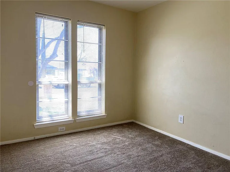2231 Palmera Cv — Photo 11