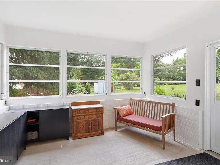 10703 Almond St — Photo 10