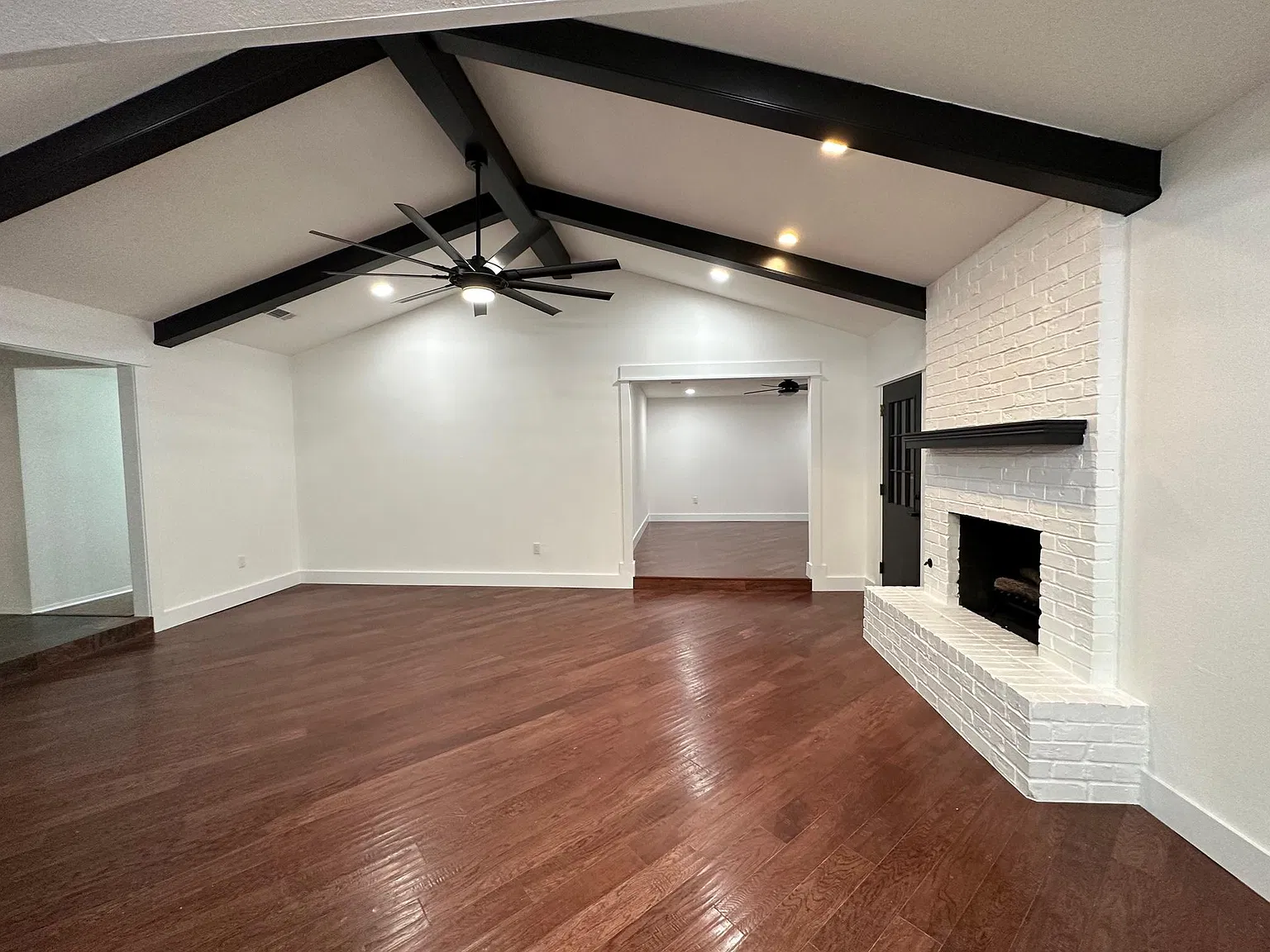 4 bed, 1992 sqft, $2,595 — Photo 4