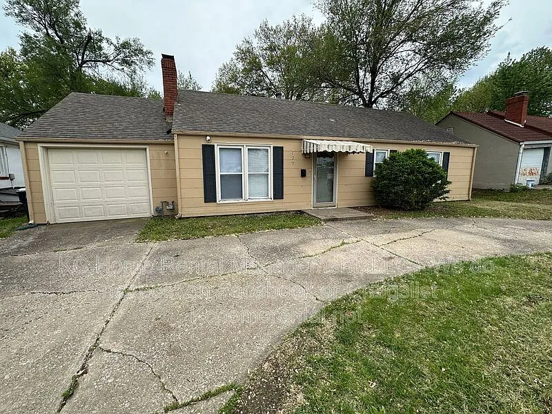 2 bed, 1.0 bath, 1280 sqft, $1,295 — Photo 1