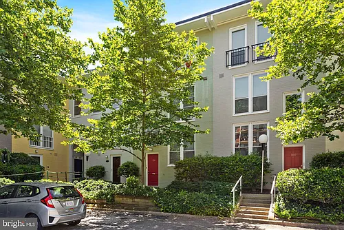 158 G St SW #147 Photo 1