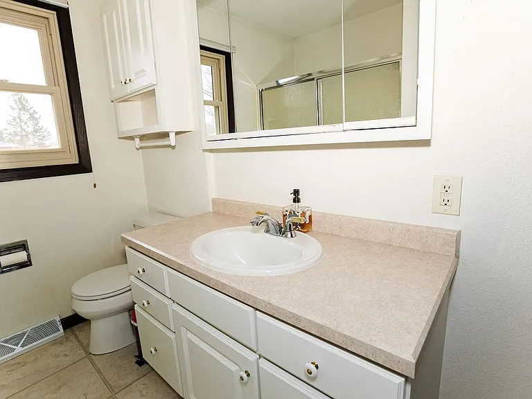 601 W Interstate Ave — Photo 23