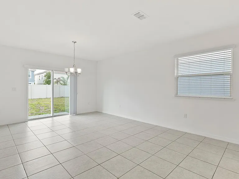 1154 Oak Bluff Dr — Photo 9