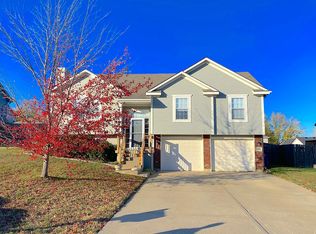 1116 NW Scenic Dr, Grain Valley, MO 64029