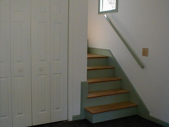 mud room/foyer leads to 2nd flr living areas