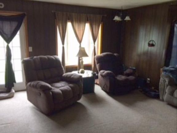 2nd image of 3472 Pine St