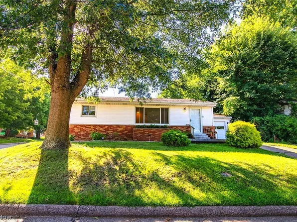 5608 6th Ave, Vienna, WV 26105