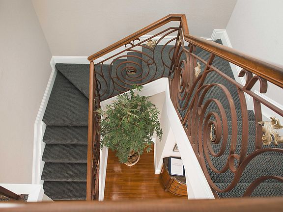 3rd image of 104 SW Peacock Blvd APT 204-03-204