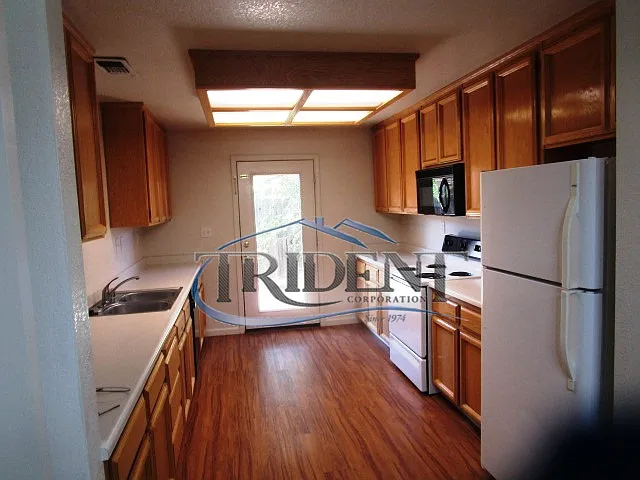 1070 Arbor Dr — Photo 15