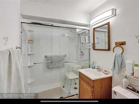 4th image of 1700 SW 13th Ave